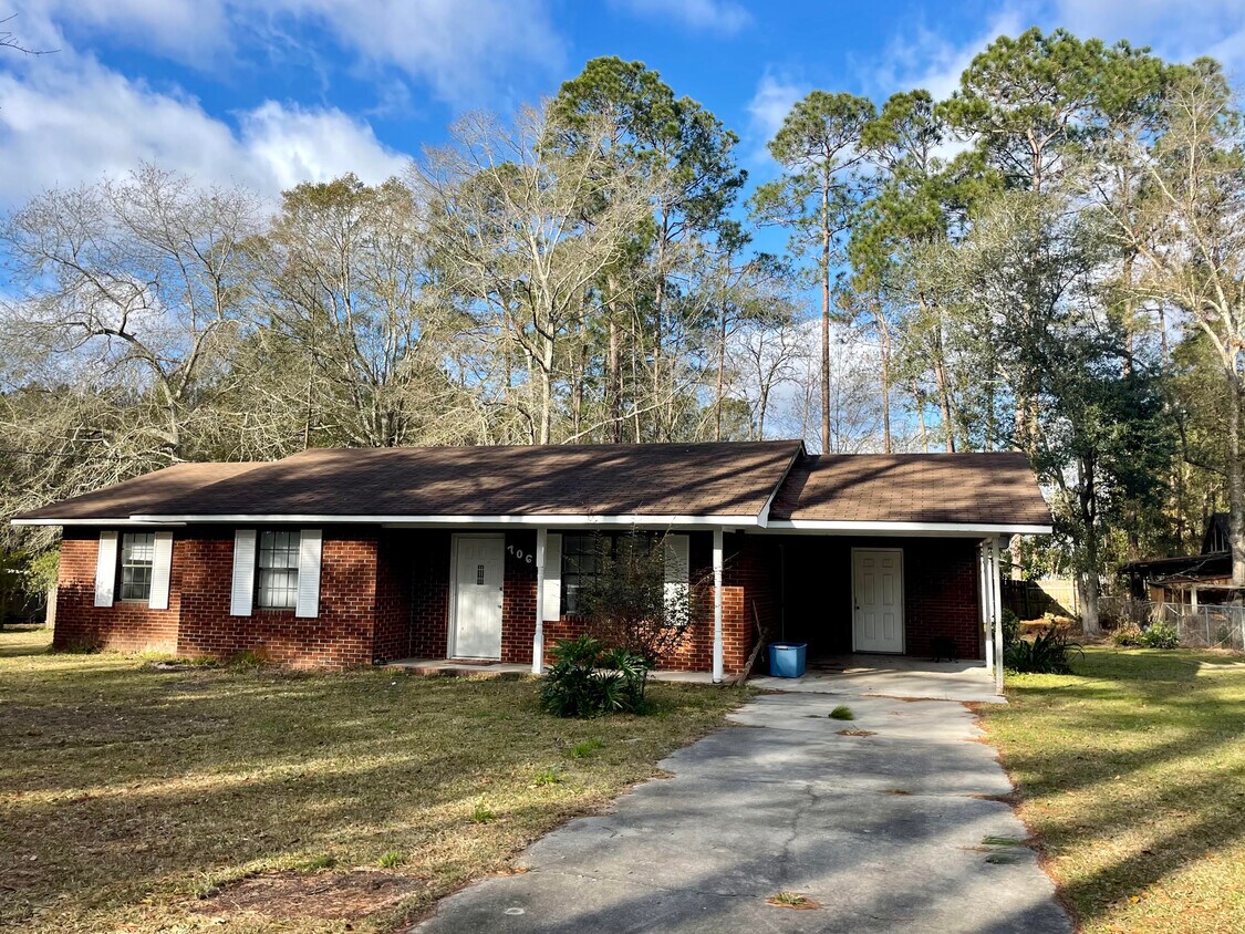 Foto principal - 706 Railroad St