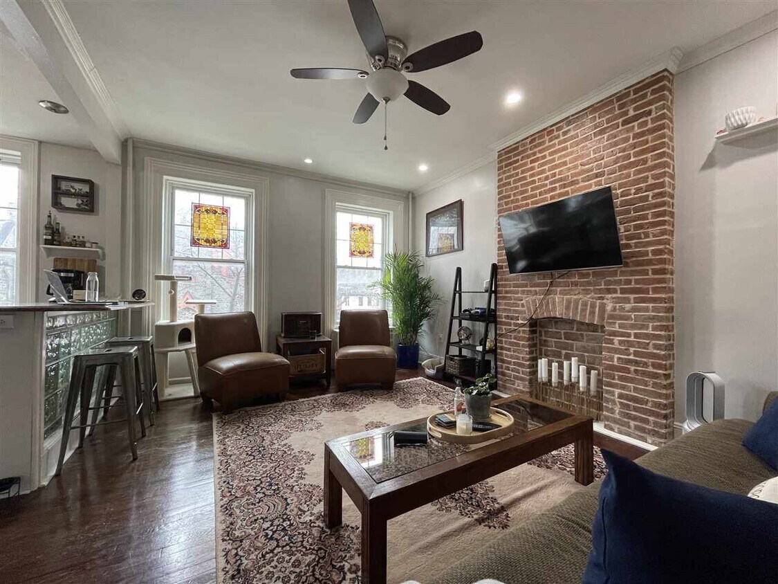 Foto principal - 702 Washington St