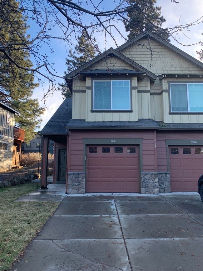 Building Photo - 363 SW Garfield