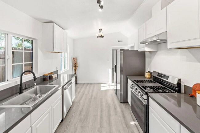 Foto del edificio - 2887 Fordham St