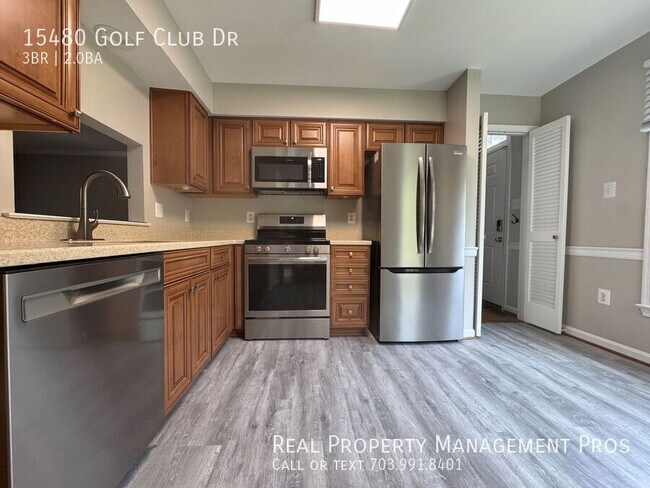 Building Photo - 15480 Golf Club Dr