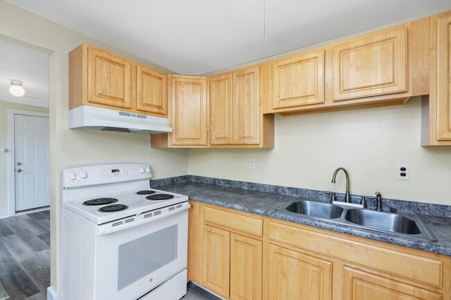 Building Photo - 58 Main Street, Unit 3