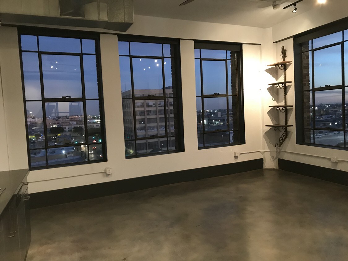 Foto principal - 315 E 8th St
