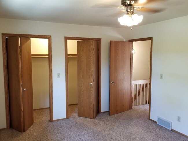 Building Photo - 627 Brooks Pl