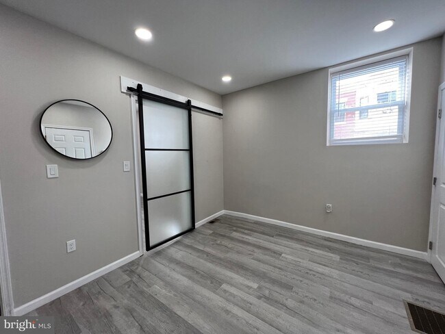 Building Photo - 625 S 60th St