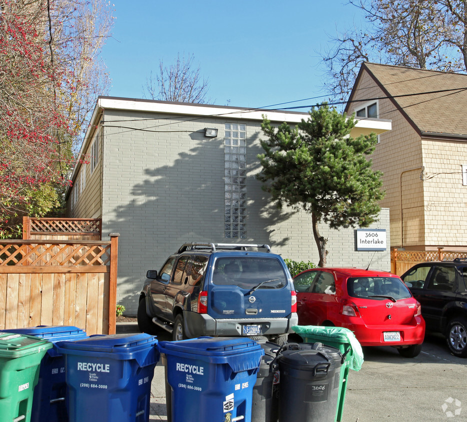 Building Photo - Interlake Apartments