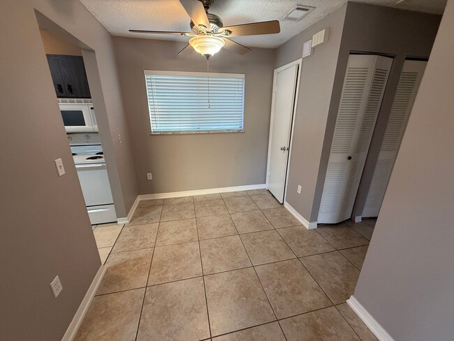 Building Photo - 1 Bedroom/1 Bathroom 1st Floor Villa in In...