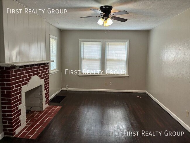 Foto del edificio - 207 Ashwood Ave