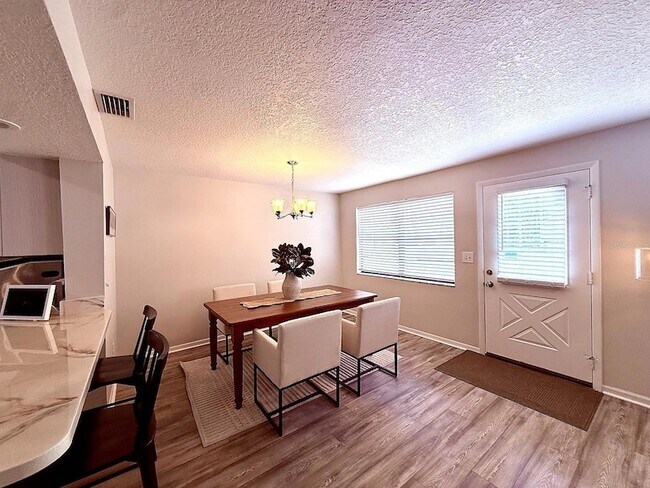 Foto del edificio - 7218 N Highland Ave