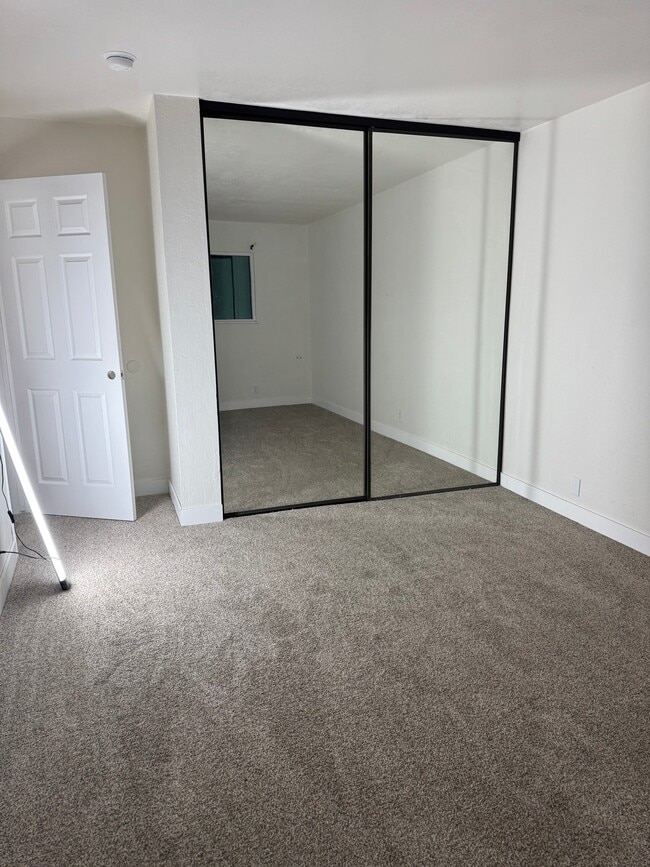 Building Photo - 111 Woodbury Cir