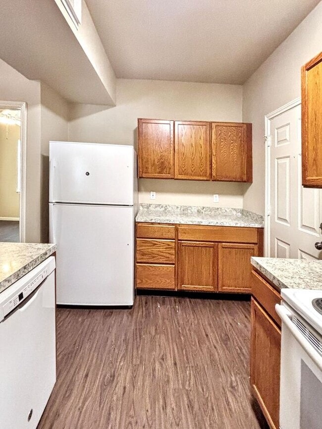 Building Photo - Comfortable 4-Bedroom Condo in Houston's O...