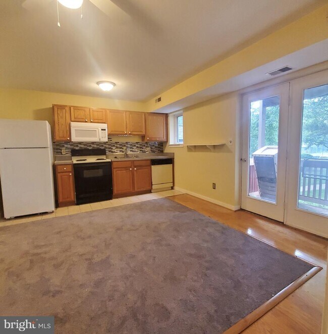 Foto del edificio - 3304 Eastview Ln