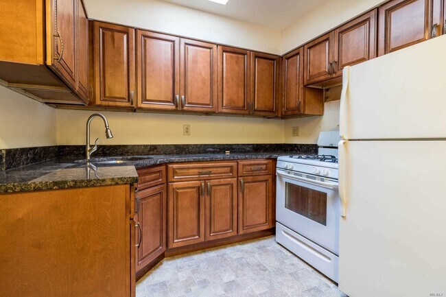 Foto del edificio - 162-05-162-45 45th Ave