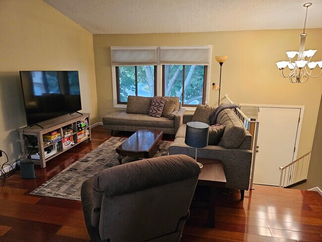 Building Photo - 2246 Oregon Ct