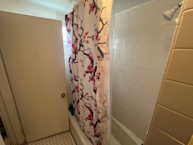 Foto del edificio - 639 Somerville Ave