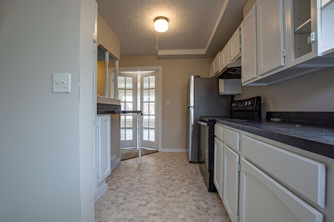 Foto del edificio - Super Cool and Unique 4 Bedroom / 1 Bath Home in Bellevue near Offut!