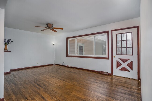 Foto del edificio - 1506 Elm St W