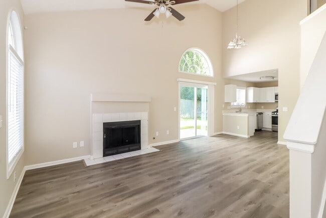 Foto del edificio - 615 Chantress Ct