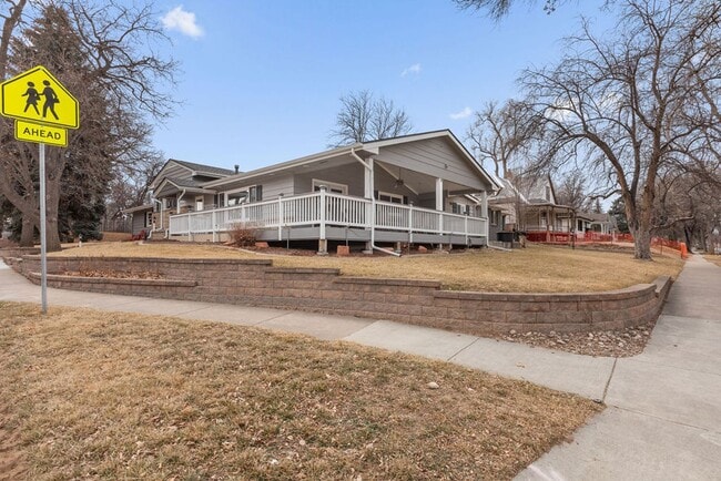 Building Photo - Style Meets Location 3 Bedroom 3 Bathroom Single Family Home - Must See