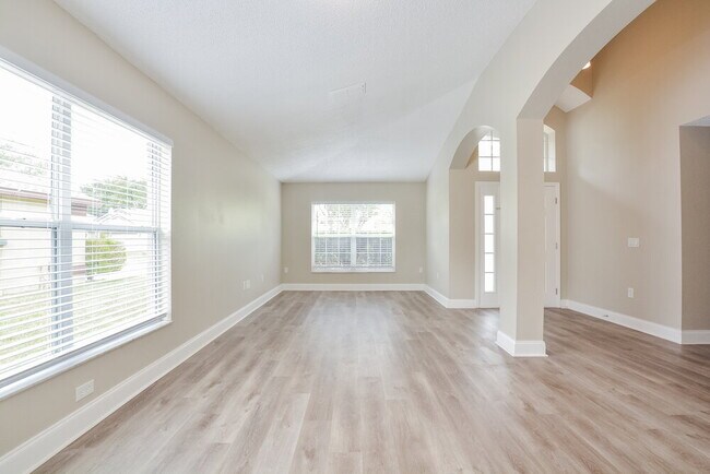 Foto del edificio - 8344 Lake Amhurst Trail