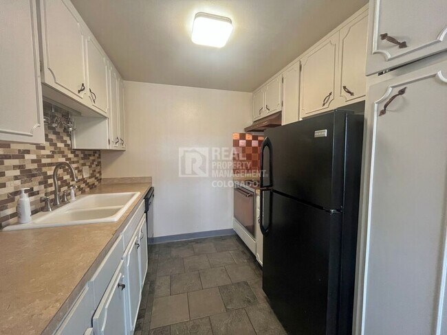 Building Photo - 2260 S Vly Hwy