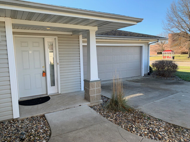Building Photo - Duplex Unit in Northwest Peoria