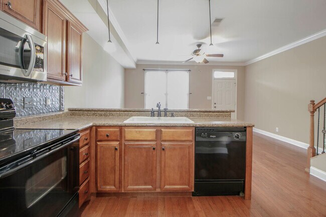 Building Photo - 605 Anderson Dr