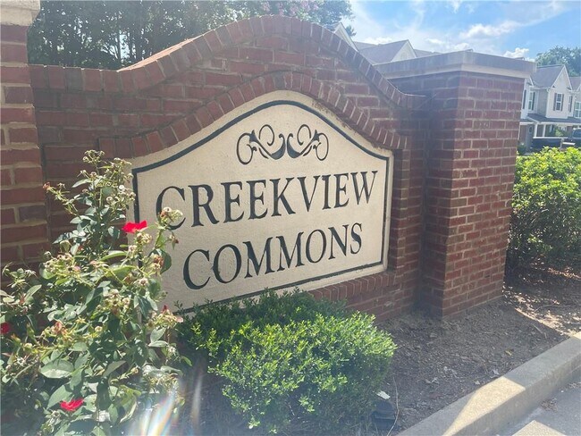 Foto del edificio - 5322 Creekview Ln