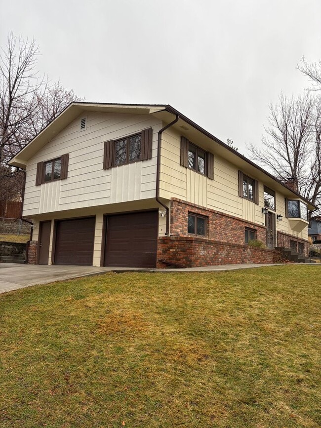 Building Photo - 3109 Forsythia Blvd