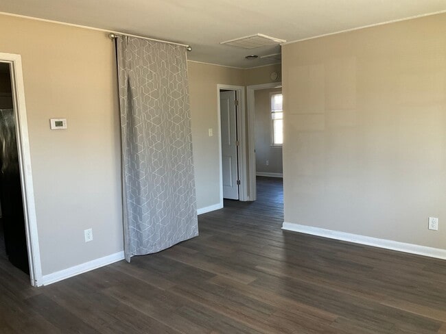 Foto del edificio - Nice 2 bedroom 1 bath duplex located close to Camp Lejeune.