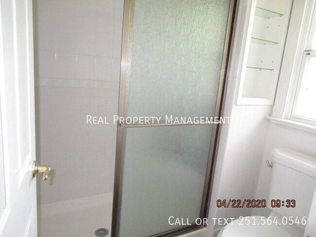 Foto del edificio - 1063 Midmoor Dr