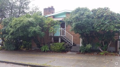 Building Photo - 1714 NE 65th St
