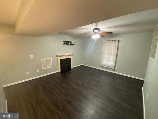 Building Photo - 7436 Buchanan Dr