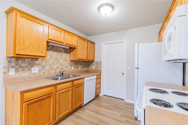 Foto del edificio - 6206 SW Meadow Well Ave