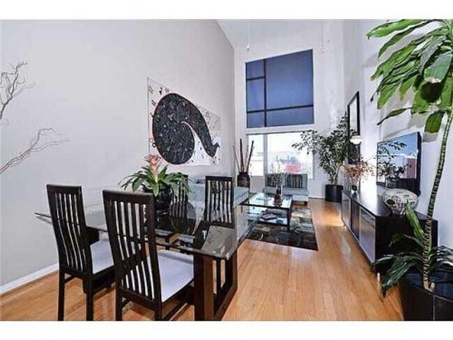 Foto del edificio - Exquisite Penthouse+Loft in Cortez Hill available for rent!