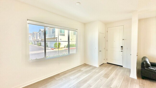 Building Photo - Beautiful, Newer Construction Home in Desi...