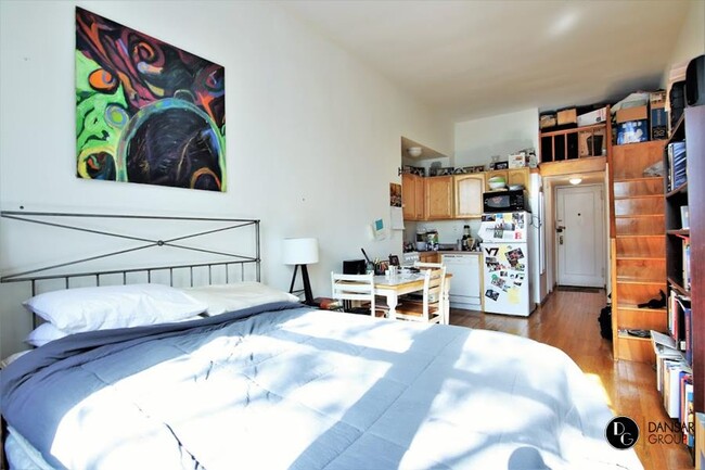 Building Photo - 255 West 75th Street