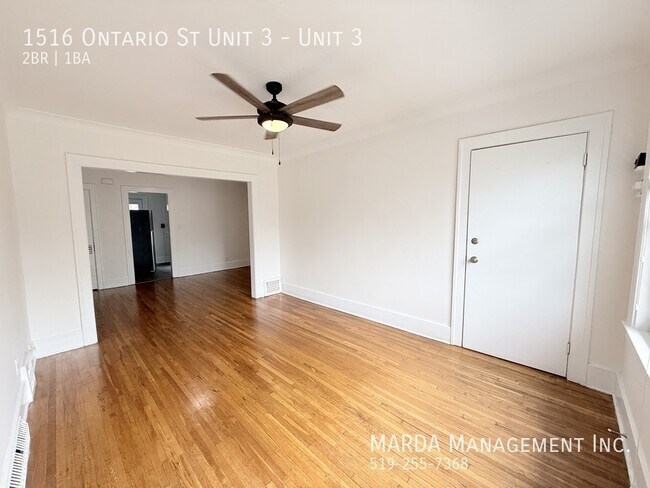 Photo du bâtiment - RENOVATED 2 BEDROOM/1 BATH IN CENTRAL WINDSOR + HYDRO & GAS