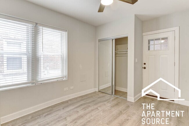 Foto del edificio - 4457 W Diversey Ave