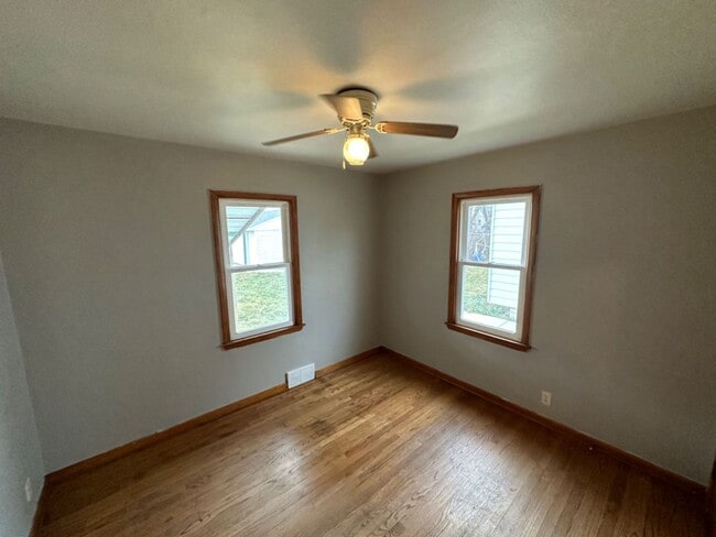 Building Photo - 2 Bedroom Single Family