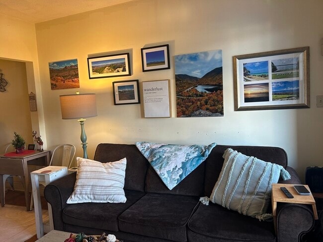 Building Photo - 2039 Commonwealth Ave