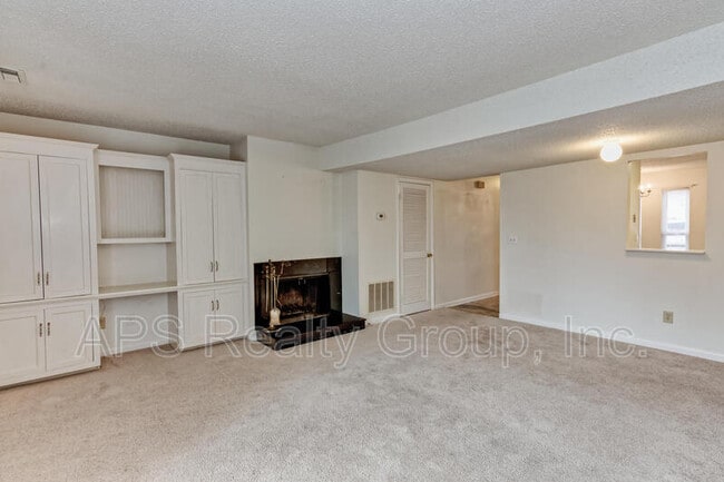 Photo - 3771 Heathrow Dr House