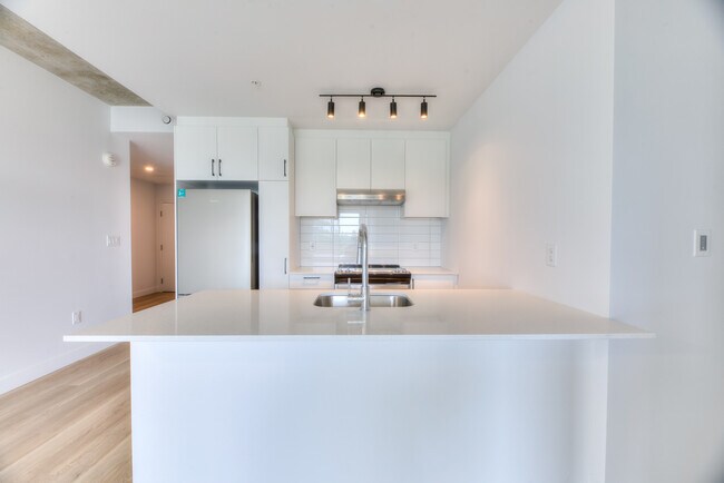 Building Photo - S602