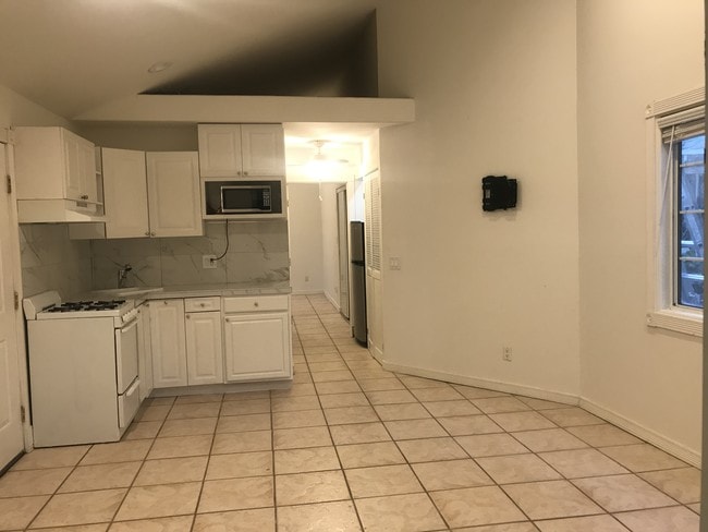 Building Photo - 10410 Amigo Ave