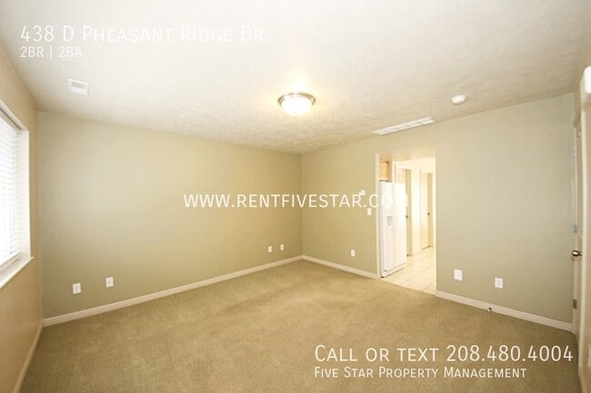 Foto del edificio - 438 D Pheasant Ridge Dr