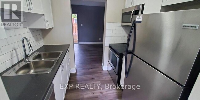 Building Photo - 33 Berkley Dr