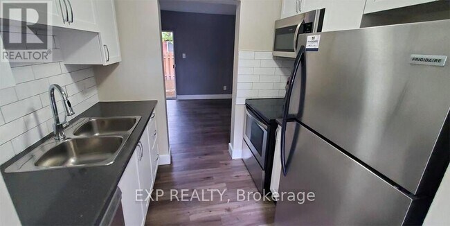 Photo du bâtiment - 33 Berkley Dr