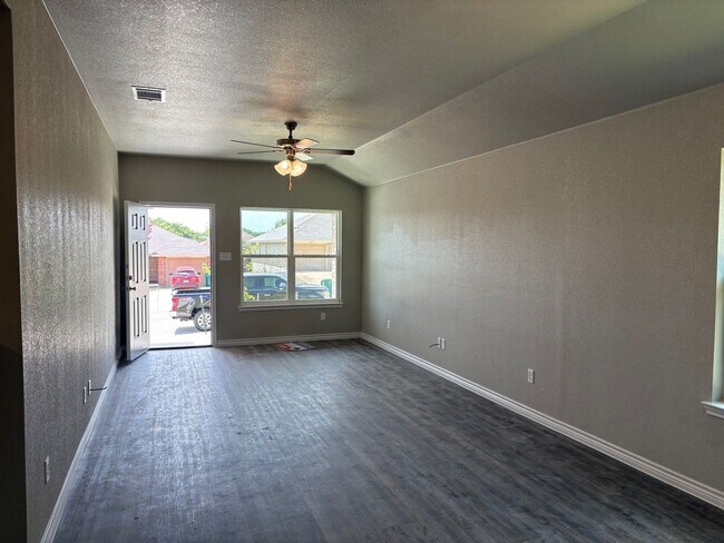 Building Photo - 2109 Wildewood-A