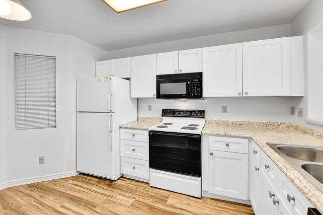 Building Photo - 31819 Rocky Village Dr