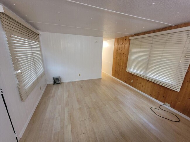 Building Photo - 8957 Lake Dr